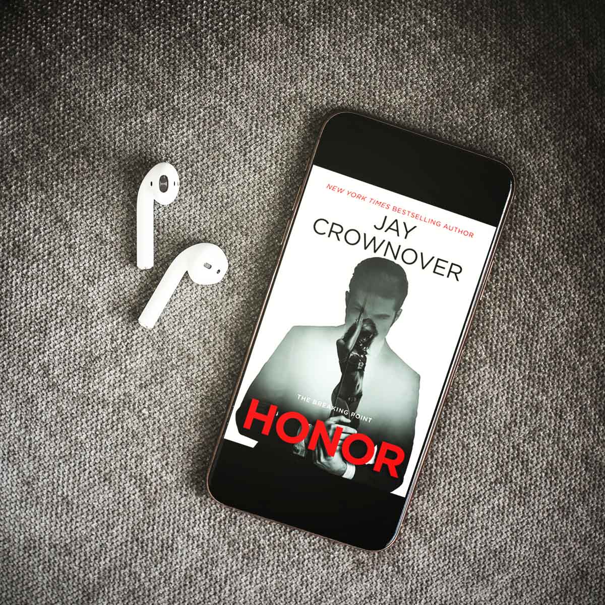 Honor by Jay Crownover is the first book in the spin-off series of her Welcome to the Point series and it's a dark and gritty look into the fight for survival in the mafia underworld
